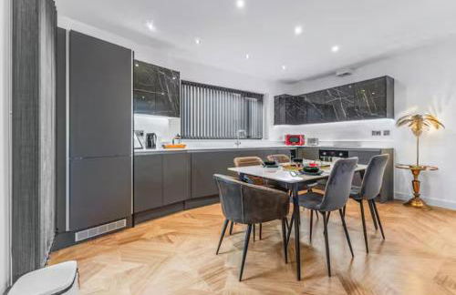 Super King Penthouse Minutes from Arndale Centre - Pass the Keys - Foto 18