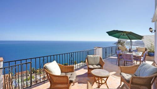 Breathtaking Seaside Villa with Heated Saltwater Pool & Panoramic Terraces - Foto 4, sunbed