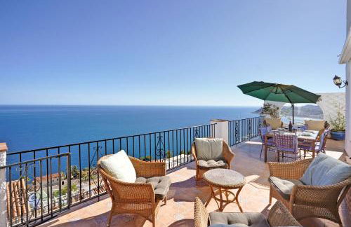 Breathtaking Seaside Villa with Heated Saltwater Pool & Panoramic Terraces - Foto 4