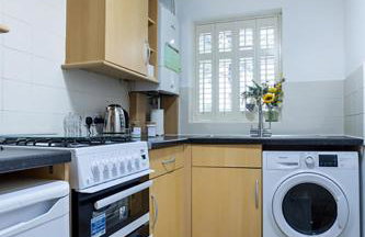 Knaphill Woking - 2 Bedroom House - With Garden - Photo 8