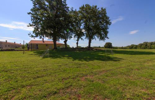 Cozy villa Paradiso with pool immersed in the greenery - Foto 4