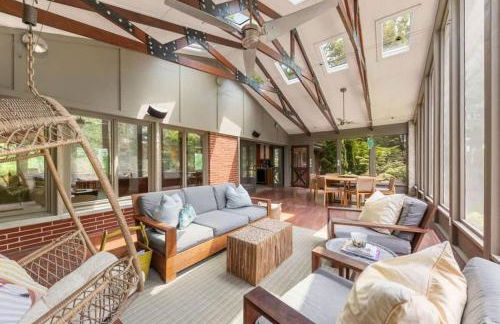 Mid Century Beauty with Huge Sunny Porch - Foto 3