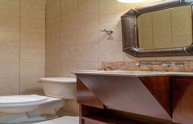 Ocean View Luxury Condo at Flamingo Towers - Photo 16