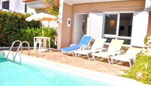 Stylish and Well-equipped, Private Pool, Close to Amenities, Free AC and Wifi - Foto 5, sunbed