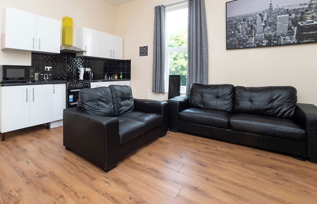 Cityscape Retreat in Newcastle - Photo 10