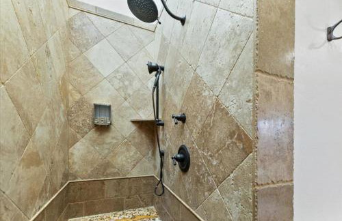 Reno Basecamp 2 King Suites, Walk to Food and Fun - Foto 30