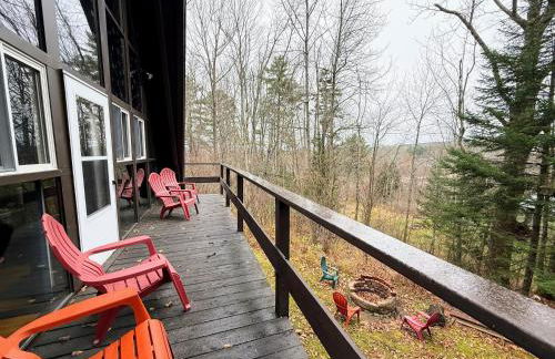 4M Cozy A-Frame in Bethlehem, NH - Fireplace, Firepit & Close to Skiing & Trails, Dogs welcome! - Photo 3