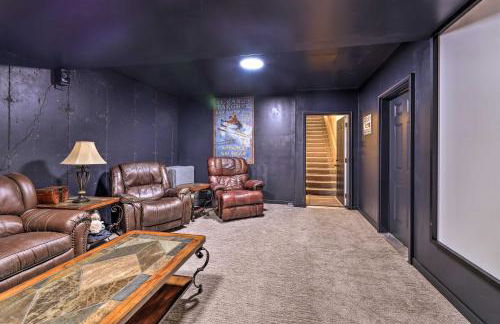 Rustic Escape with Deck, Hot Tub and Mountain Views - Foto 10