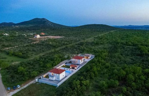 4 Bedroom Cozy Home In Donja Jagodnja - Foto 20