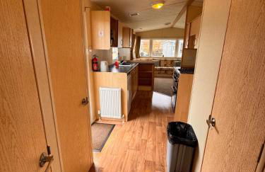 3 Bed Caravan - Sleeps 8 - Pet Friendly, Parking - Foto 53