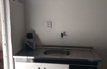 Kitnet espaçosa e bem localizada - Próximo ao lago e centro de eventos - Foto 4