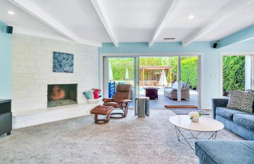 Modern Pool house with hot tub and relaxing backyard - Foto 22