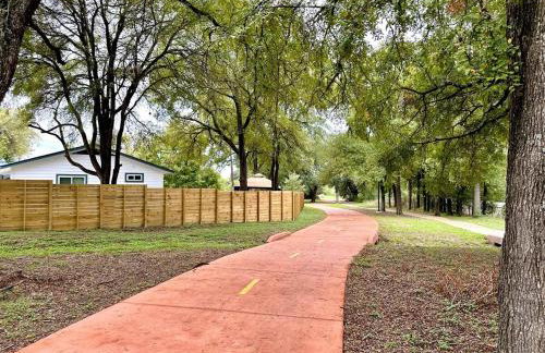 Cozy Austin Escape King and 3 Queens Family or Group - Foto 27