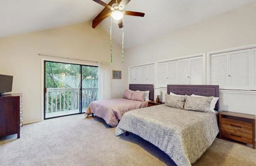 Cozy Dog-Friendly Home WITH Full Kitchen, Patio & Backyard, Close to Golf Course - Foto 18