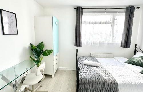 5 bedroom detached house sleeps 13 spacious Parking 5 mins driving to Bicester Village - Foto 27