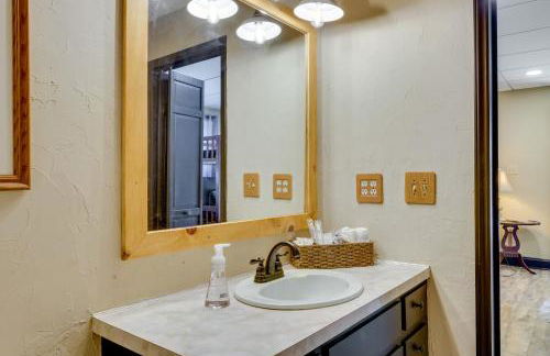 Cozy, Pet-Friendly Retreat in Hickory with Fire Pit! - Foto 6