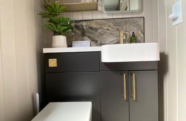 Ewes Rest Shepherds Hut - Photo 4