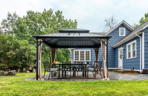 1890 CapeCod farmhouse:Charming, Private, Spacious - Photo 44