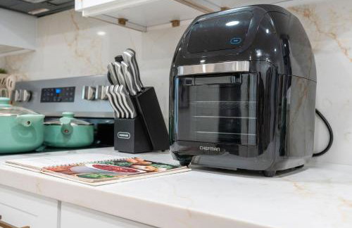 Entire Private Home with 4 Bedrooms 3 Bathrooms, Big Yard, View, , King Bed, 10 Parking, Available Now - Foto 54