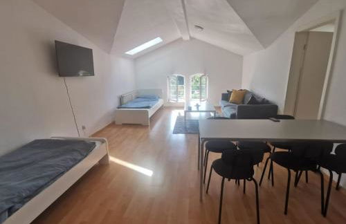 APARTS - Neue Monteurwohnungen in Schwerin - Free WiFi & Parking - ruhige Lage nähe Schweriner See - Foto 1