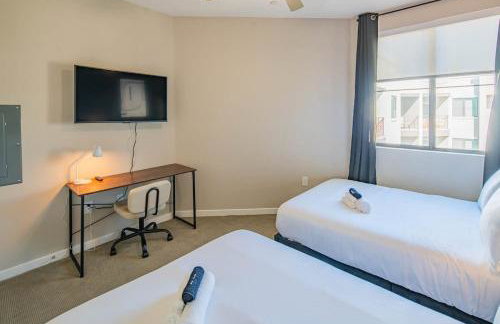 Bright 1BR Uptown Biltmore Gym Pool Parking WD - Foto 37