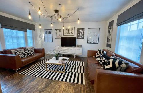 Gorgeous 2 bedroom apartment edge of Cabot Circus - Foto 19