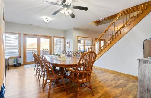 Lakefront Family Retreat w/ Views, Boat Slip - Foto 18