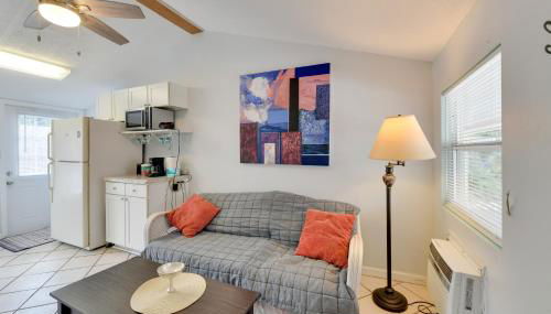 1 Mi to Nokomis Beach Quiet Getaway with Fire Pit - Foto 5