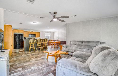 7 Mi to Crystal River Home with Yard and Fire Pit! - Foto 4