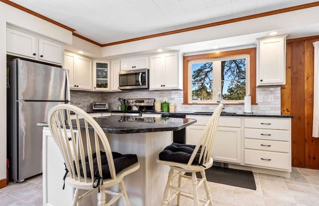 Bayview Beach Cottage For 4! - Photo 17