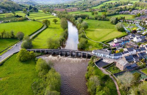 2 bed period cottage sleeps 4 in central Crickhowell - Photo 14
