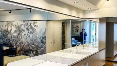 Exclusive top floor 2-bedroom flat - Photo 4