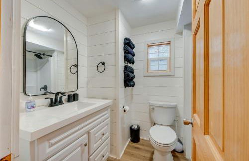 Pocono Couples Getaway! Cute Cabin on 8 Acres - Foto 17