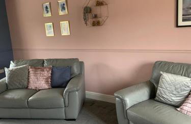 The Snug, ideal for sporting events and city breaks, hidden nook in the Heart of Newcastle, with parking, Wifi, Smart Tv, close to all local travel links - Foto 17