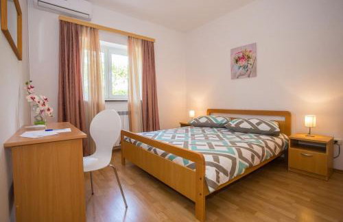 Three-Bedroom Apartment Mir with Private Infinity Pool - Foto 17