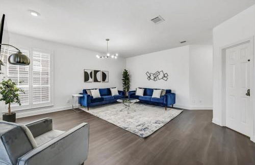 Luxury Home w Hot Tub near DFW Airport - Photo 6