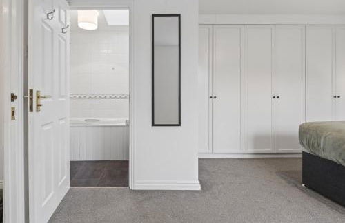 NEW! Large 5BR 2BA Home Leamington Spa Driveway Garage Parking WI-FI - Photo 27