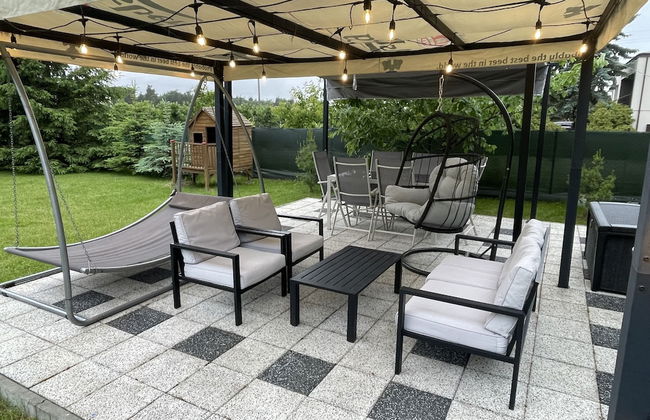 Modern House with Garden - Photo 32