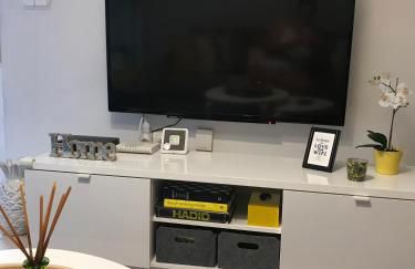 Designer's Flat - 3 Bdrm - Wifi - Best Location - Photo 3