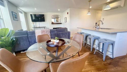 4 King Suites, Downtown, Outlets, Beach, Historic - Photo 5