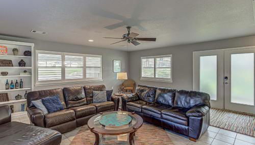 Waterfront 3BR Retreat - Pool & Hot Tub - Foto 5