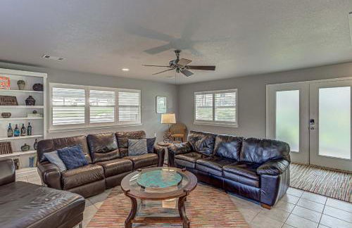 Waterfront 3BR Retreat - Pool & Hot Tub - Foto 5