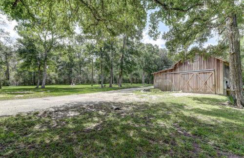 The San Bernard River waterfront provides private access to a spa, boat ramp, and jet skiing - Photo 7