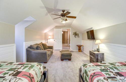 Near Woodland Lake Park Cabin with Serene Deck! - Foto 28