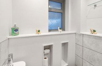 Long-short-stay Medway home with parking, WiFi &pool table - Foto 22