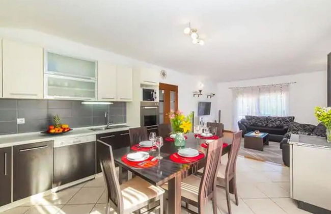 Idyllic Holiday Home With Private Pool, Sun Deck, and Organic Garden - Foto 7