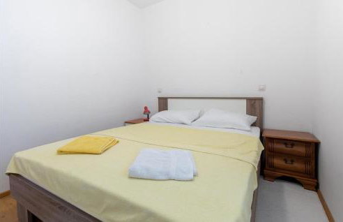 2 Bedroom Amazing Apartment In Klek - Photo 10