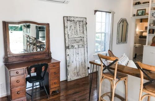 Charming Cottage w KING Bed 1m To Downtown - Foto 20