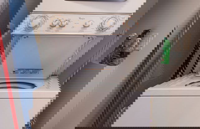 Luxurious Honeymoon & Anniversary Suite - Photo 10