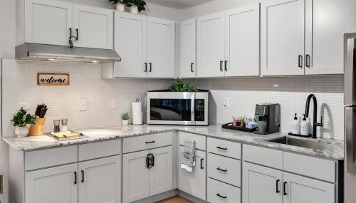 Upscale Midtown Studio and Private Balcony - Foto 4